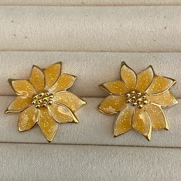 Vintage Gold Shimmery Yellow Flower Earrings 🌼 - Picture 9 of 10